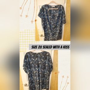 Dressy top Sealed with a kiss 2x